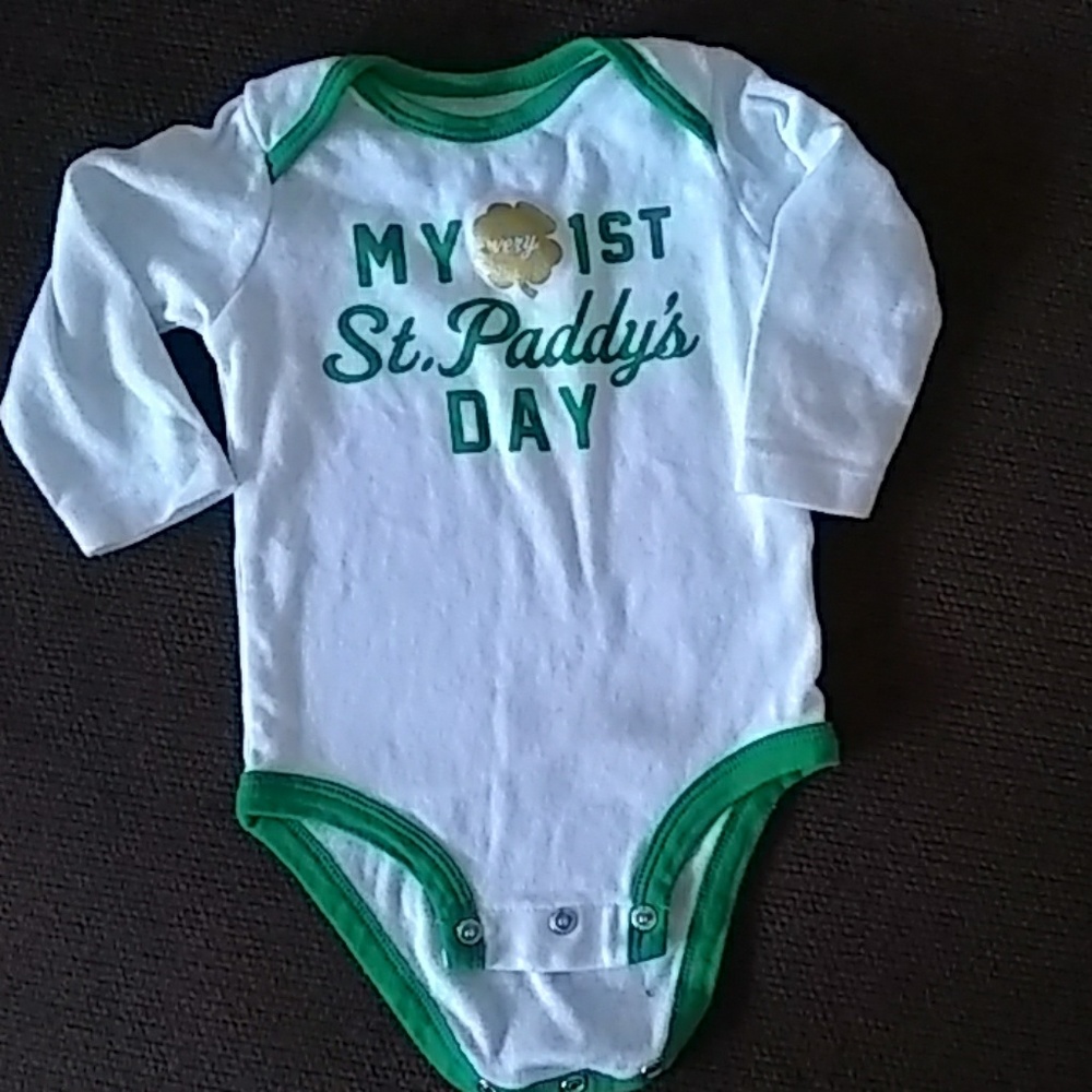 🔴 3 for $15 🔴Carters St Patrick's day onesie
